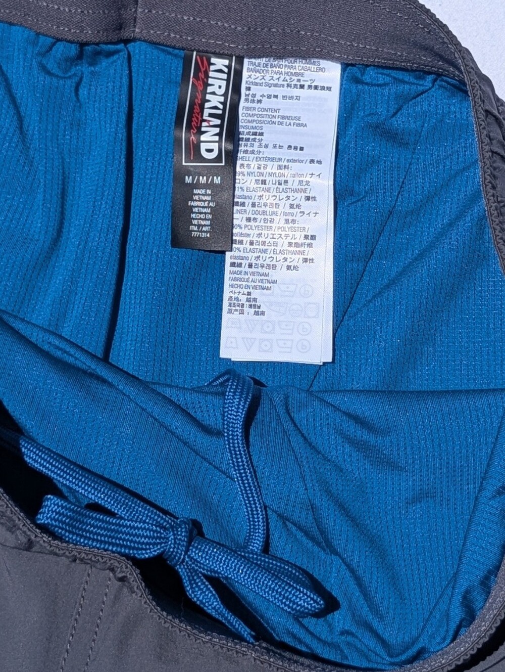 Kirkland Signature Men's Swim Trunks Size M - Picture 9 of 15